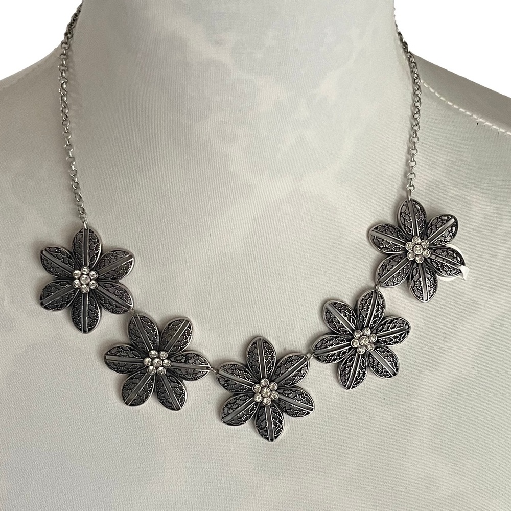 Vintage-Inspired Silver Tone Floral Statement Necklace